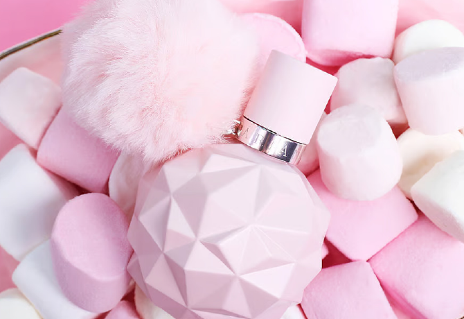 Az 5 legmenőbb vattacukros parfüm, amiért a pasik is rajonganak