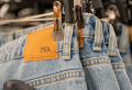 Ezt jelentik a Zara ruhák címkéin található titokzatos szimbólumok 