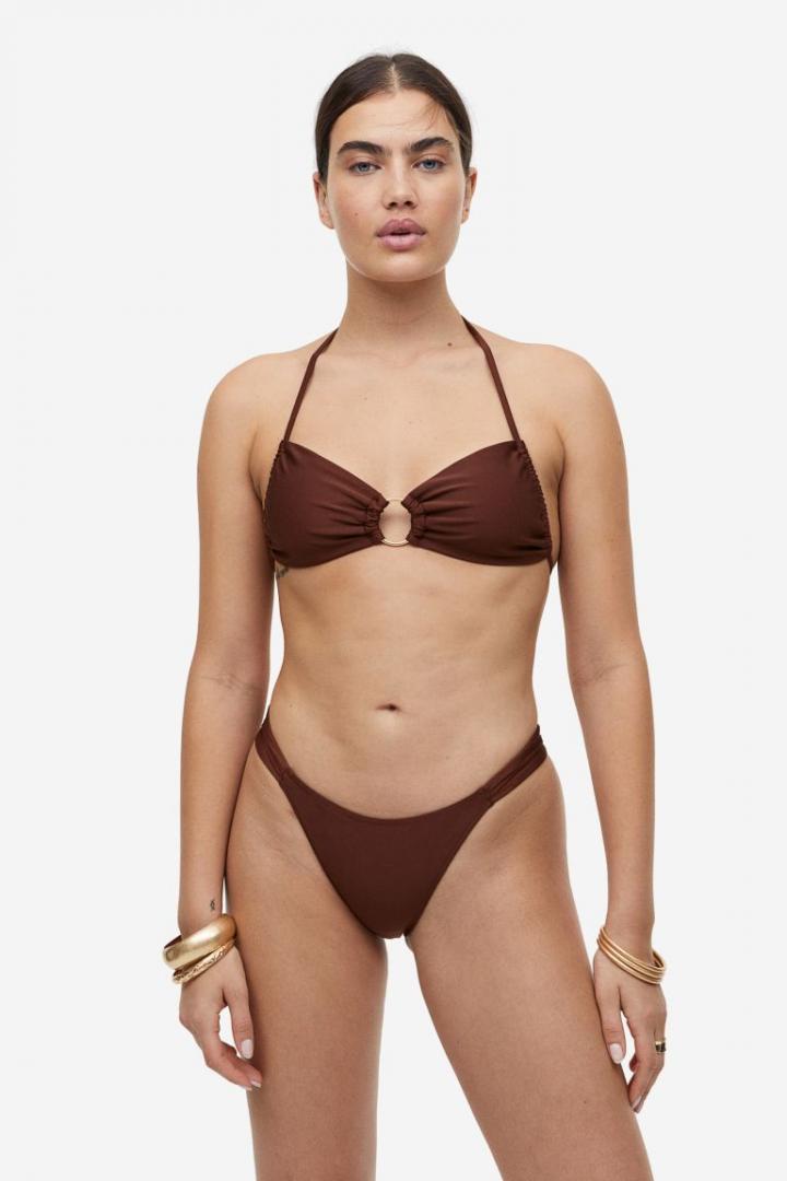 H&M Párnázott bikinifelső 5995 Ft; Tanga bikinialsó 4495 Ft